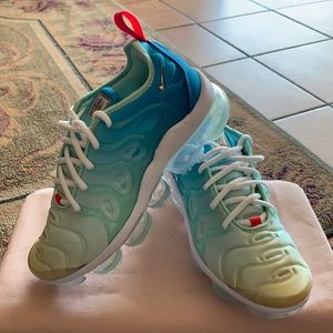 Nike Air VaporMax Plus Women's Shoes (Premium)